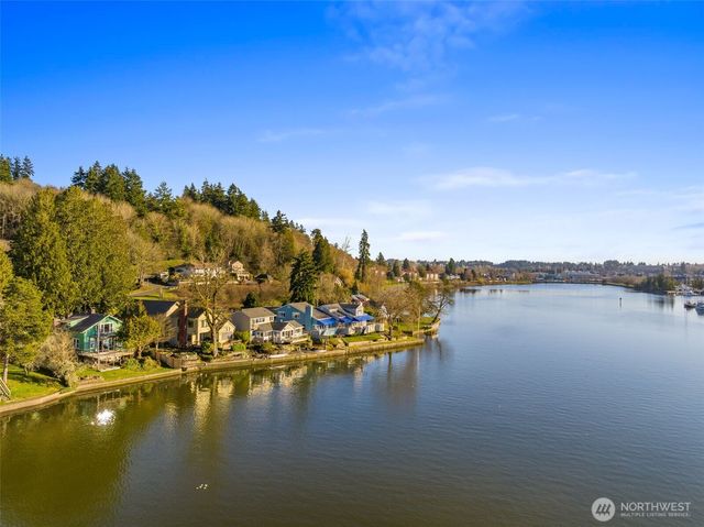 1323 East Bay Drive NE, Olympia, WA 98506