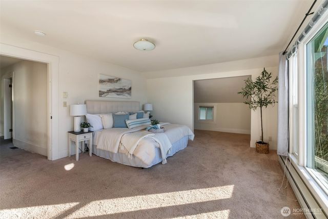 1323 East Bay Drive NE, Olympia, WA 98506