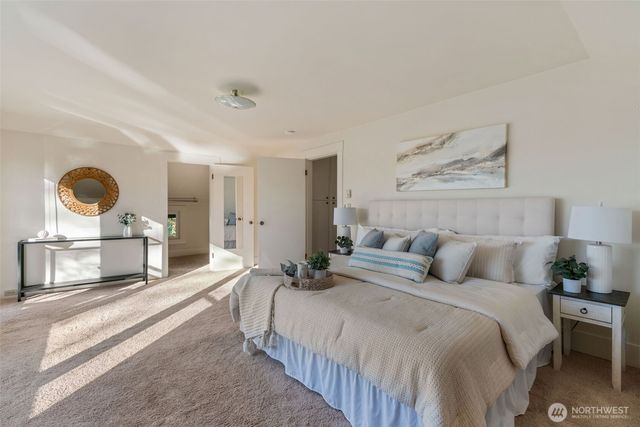 1323 East Bay Drive NE, Olympia, WA 98506