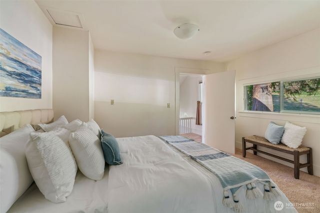 1323 East Bay Drive NE, Olympia, WA 98506