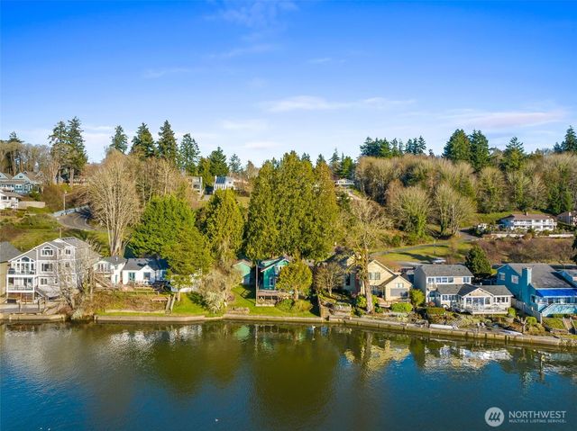 1323 East Bay Drive NE, Olympia, WA 98506