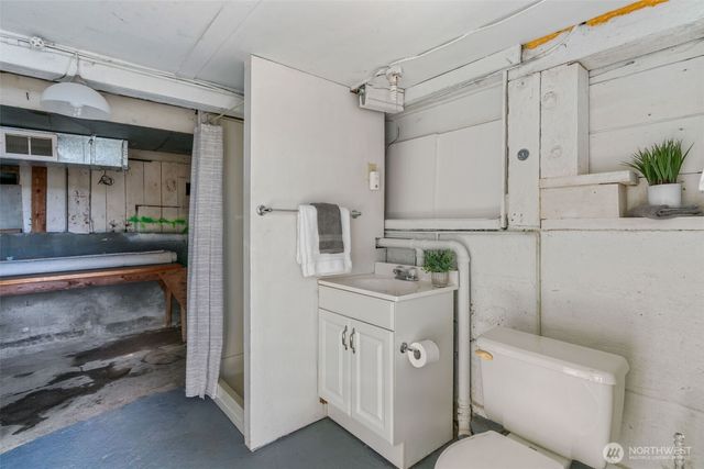 1323 East Bay Drive NE, Olympia, WA 98506