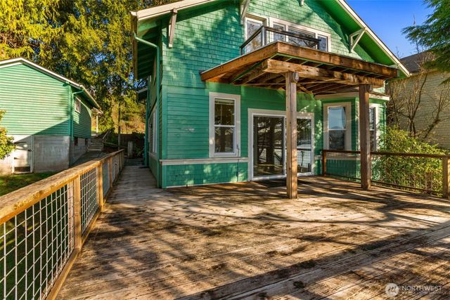 1323 East Bay Drive NE, Olympia, WA 98506