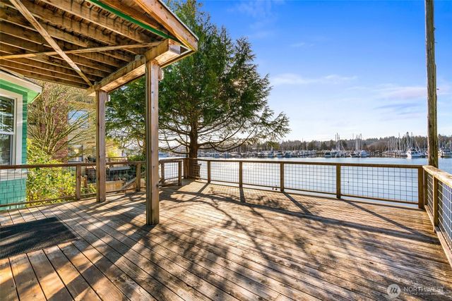 1323 East Bay Drive NE, Olympia, WA 98506