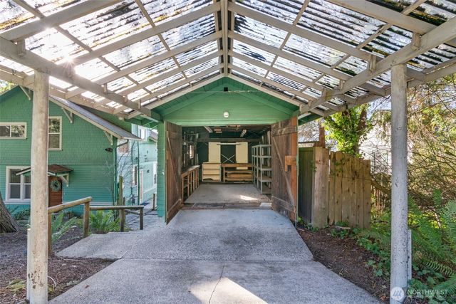 1323 East Bay Drive NE, Olympia, WA 98506