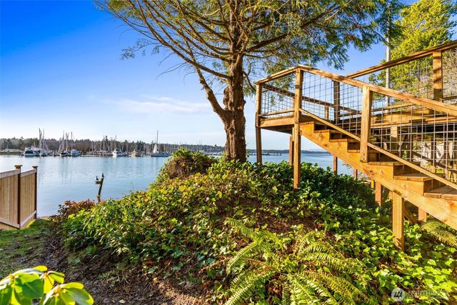 1323 East Bay Drive NE, Olympia, WA 98506