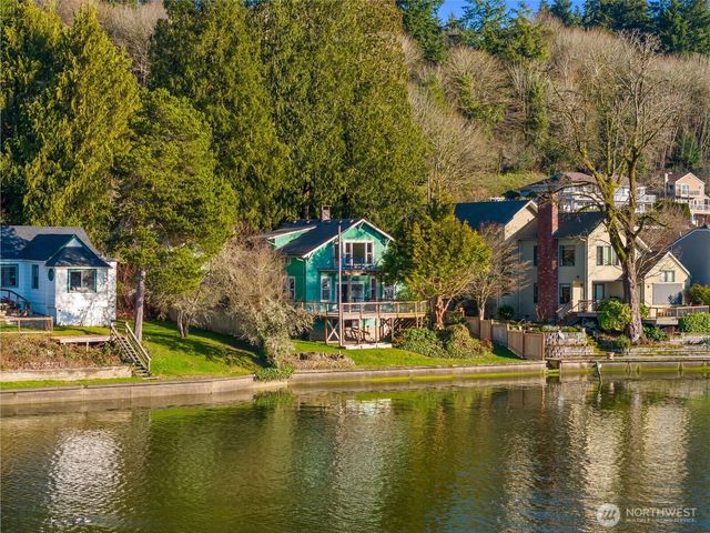 1323 East Bay Drive NE, Olympia, WA 98506