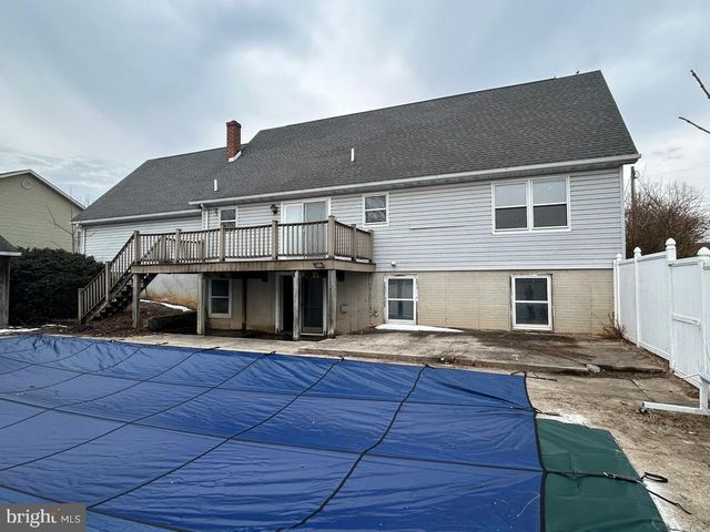 1048 KUNKLE DR, Chambersburg, PA 17202