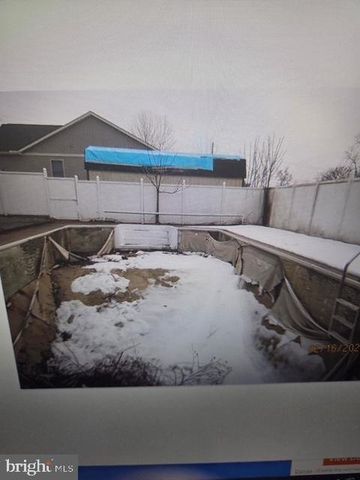 1048 KUNKLE DR, Chambersburg, PA 17202