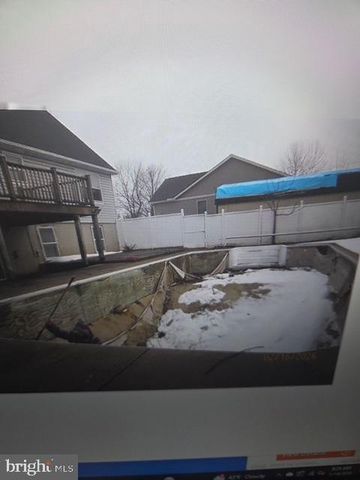 1048 KUNKLE DR, Chambersburg, PA 17202