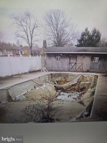 1048 KUNKLE DR, Chambersburg, PA 17202