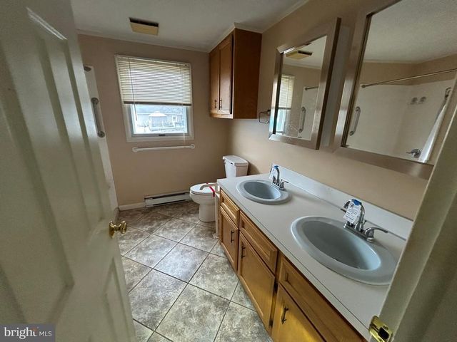 1048 KUNKLE DR, Chambersburg, PA 17202