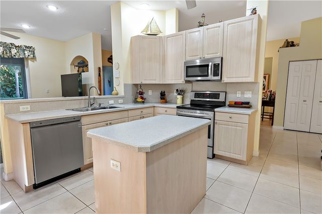 753 N Ocracoke Square SW, Vero Beach, FL 32968