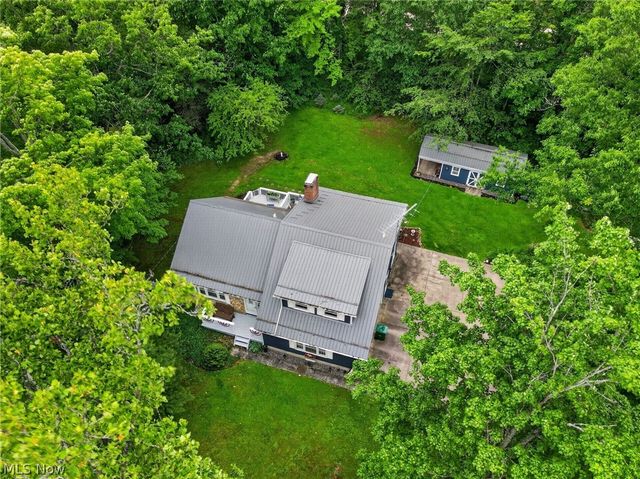 15000 S Crestwood Drive, Middlefield, OH 44062