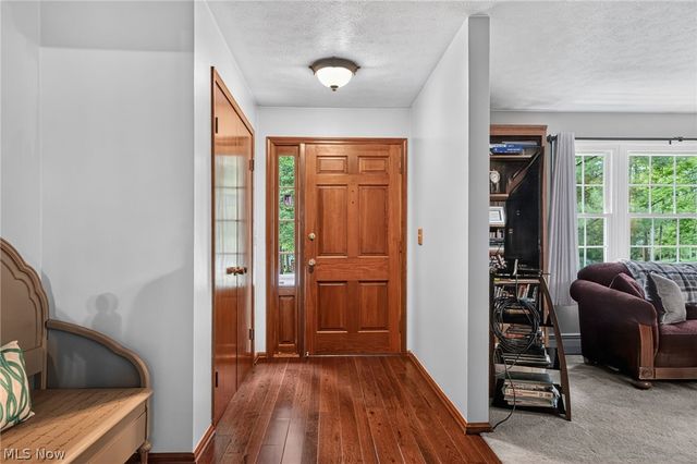 15000 S Crestwood Drive, Middlefield, OH 44062