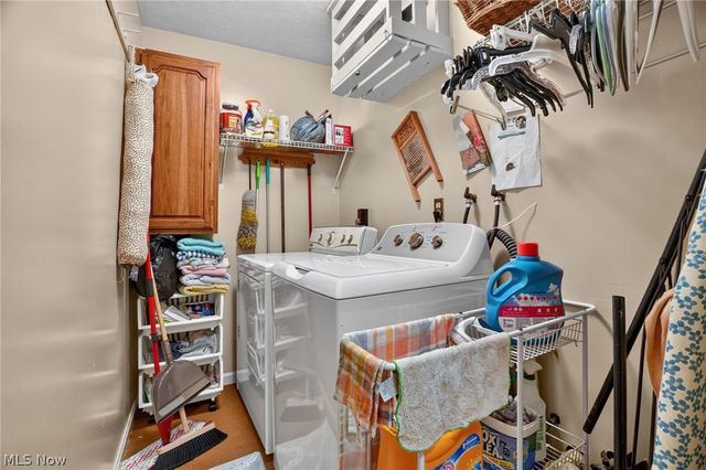 15000 S Crestwood Drive, Middlefield, OH 44062