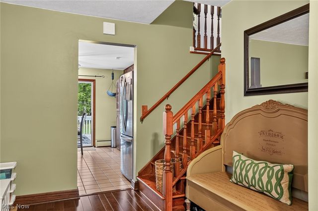 15000 S Crestwood Drive, Middlefield, OH 44062