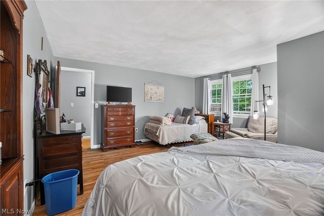 15000 S Crestwood Drive, Middlefield, OH 44062