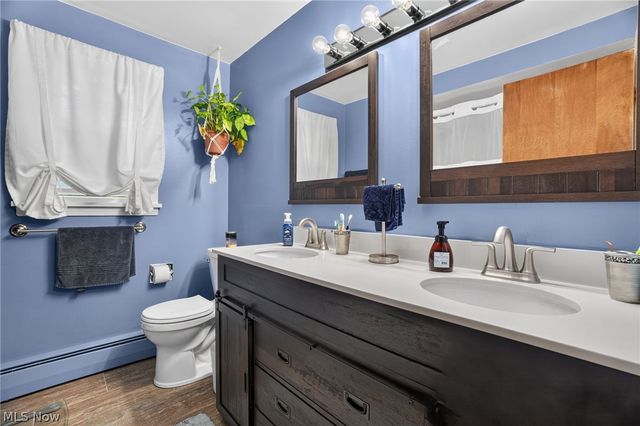 15000 S Crestwood Drive, Middlefield, OH 44062