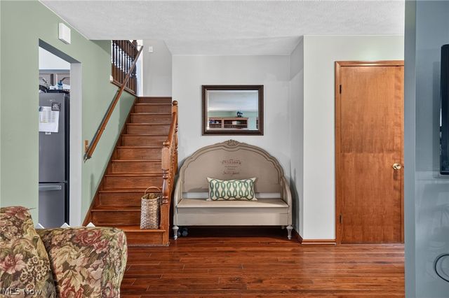 15000 S Crestwood Drive, Middlefield, OH 44062