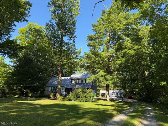 15000 S Crestwood Drive, Middlefield, OH 44062