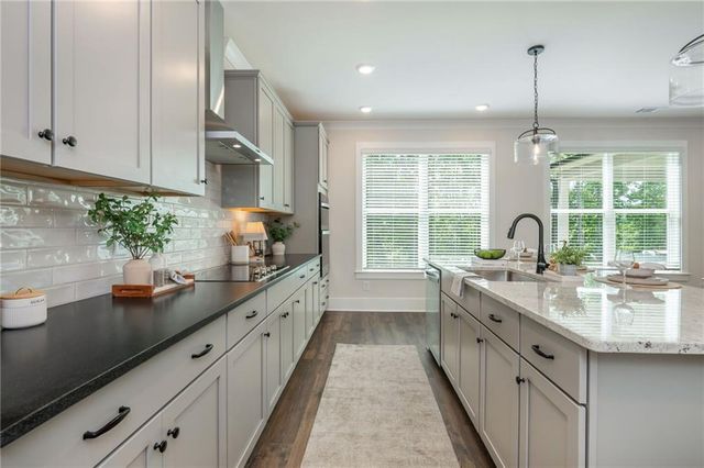 5570 Overview Drive, Flowery Branch, GA 30542