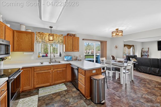410 Bent Oak Street, Fenton, MI 48430