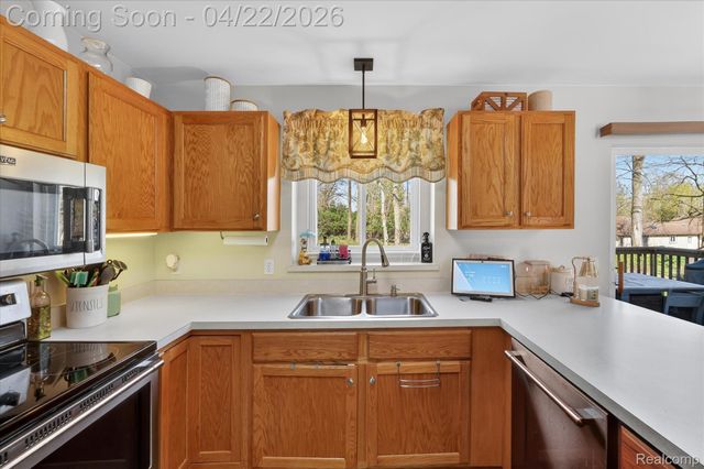 410 Bent Oak Street, Fenton, MI 48430