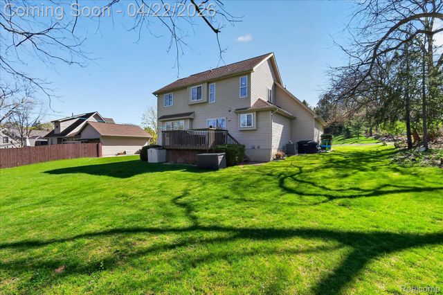 410 Bent Oak Street, Fenton, MI 48430