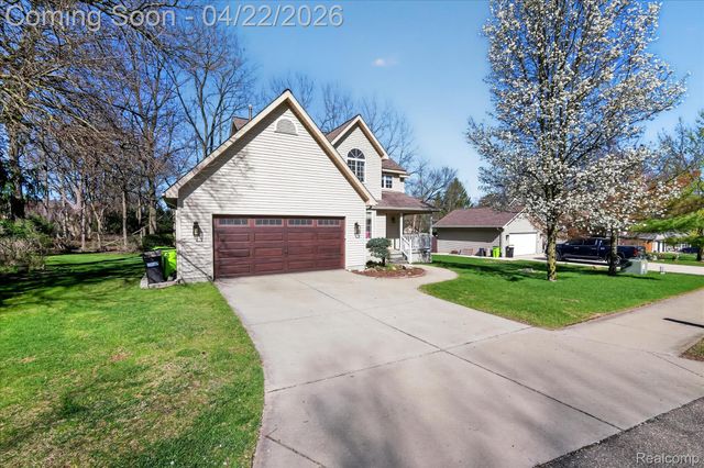 410 Bent Oak Street, Fenton, MI 48430
