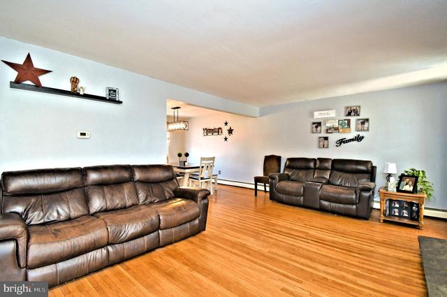 109 OLD AIRPORT RD, Douglassville, PA 19518