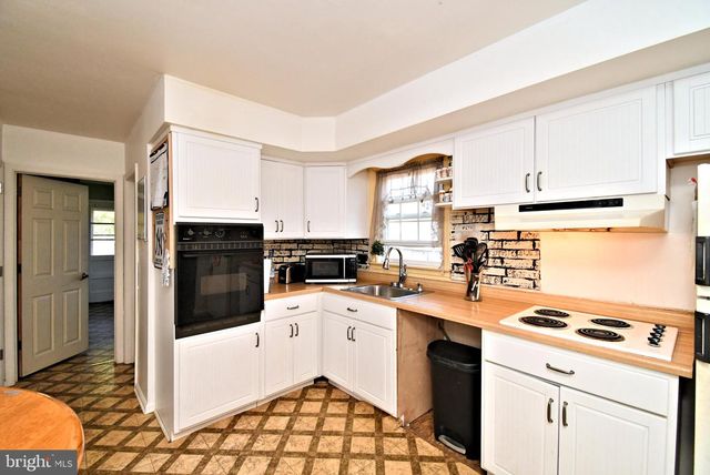 109 OLD AIRPORT RD, Douglassville, PA 19518