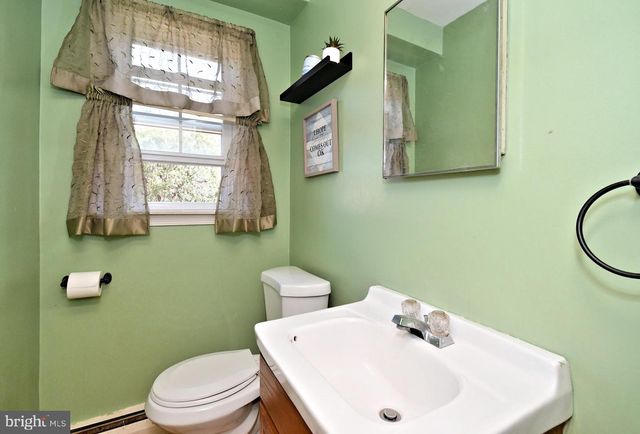 109 OLD AIRPORT RD, Douglassville, PA 19518