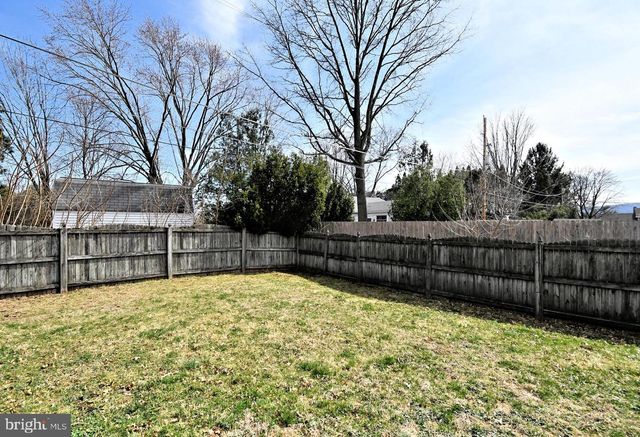 109 OLD AIRPORT RD, Douglassville, PA 19518