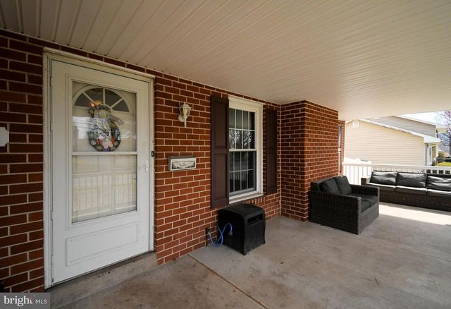 109 OLD AIRPORT RD, Douglassville, PA 19518