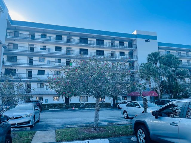 7770 Tahiti Lane 405, Lake Worth, FL 33467