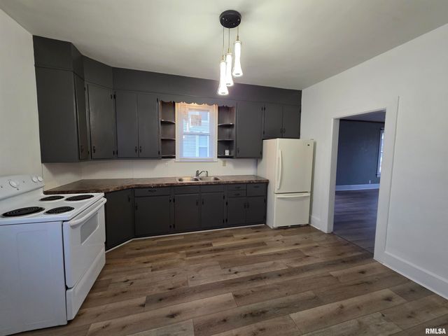 413 12TH Avenue, Fulton, IL 61252