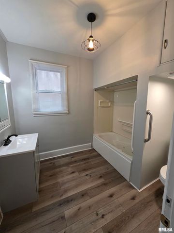 413 12TH Avenue, Fulton, IL 61252