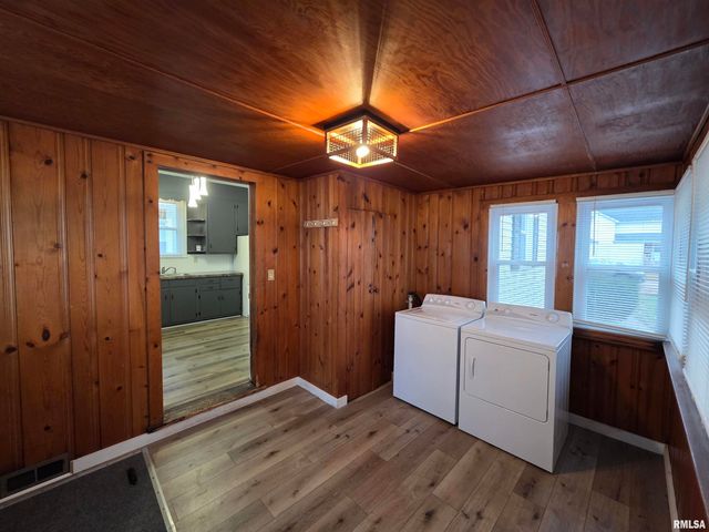 413 12TH Avenue, Fulton, IL 61252