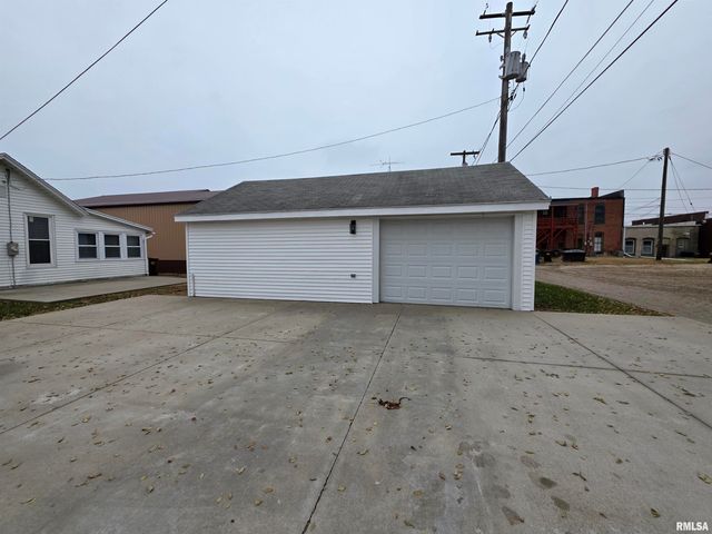 413 12TH Avenue, Fulton, IL 61252