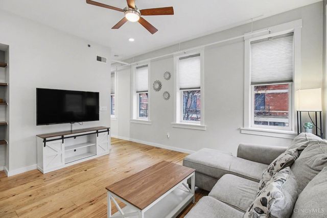 35 E 13th Street, Cincinnati, OH 45202