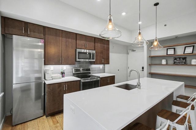 35 E 13th Street, Cincinnati, OH 45202