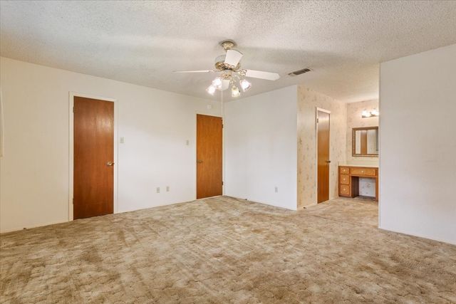 357 S Lindenwood, Hewitt, TX 76643