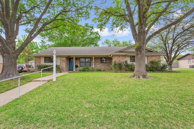 357 S Lindenwood, Hewitt, TX 76643