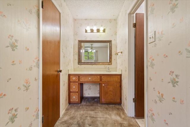 357 S Lindenwood, Hewitt, TX 76643