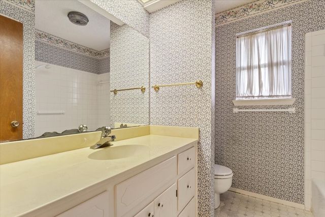 357 S Lindenwood, Hewitt, TX 76643