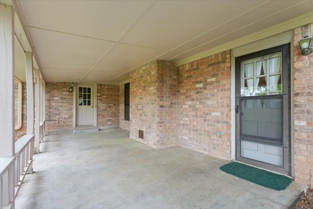 357 S Lindenwood, Hewitt, TX 76643