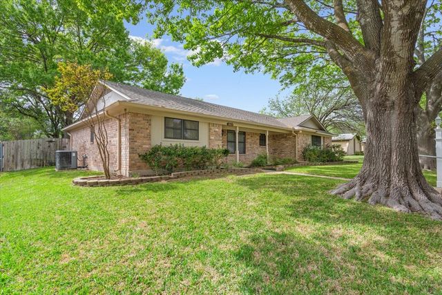 357 S Lindenwood, Hewitt, TX 76643