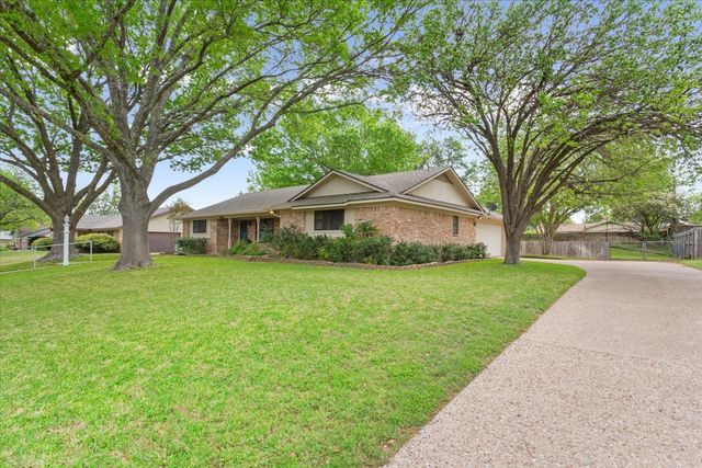 357 S Lindenwood, Hewitt, TX 76643