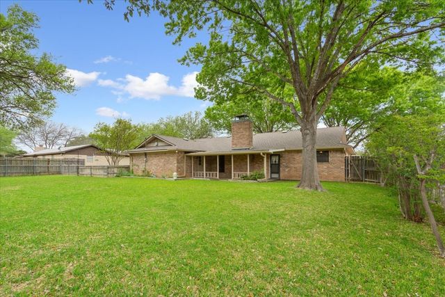 357 S Lindenwood, Hewitt, TX 76643